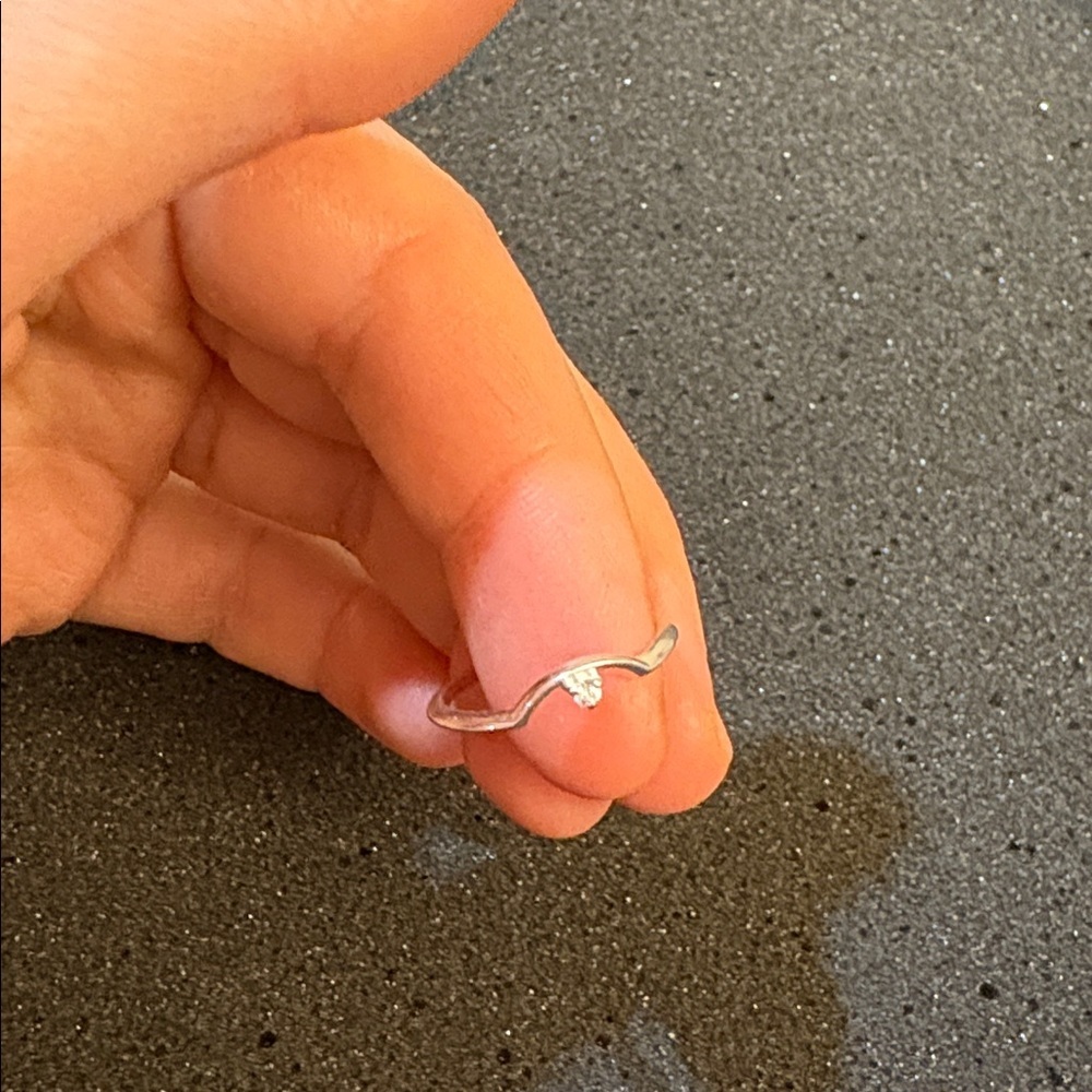 925 Sterling Silver Ring with grade AAA cubic zirconia stone , siizu